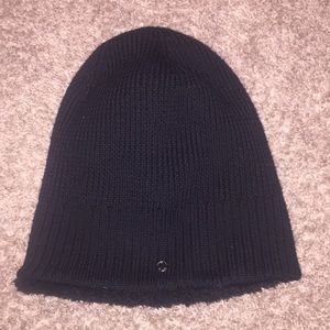 Lululemon Black beanie hat.